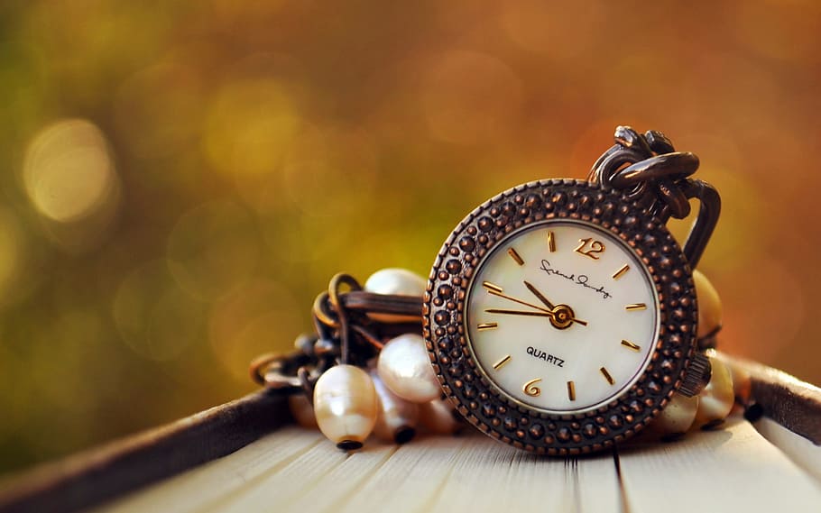 selective, focus photo, round gold-colored quartz analog, watch, brown, surface, muhsin, cv, chemmad, time