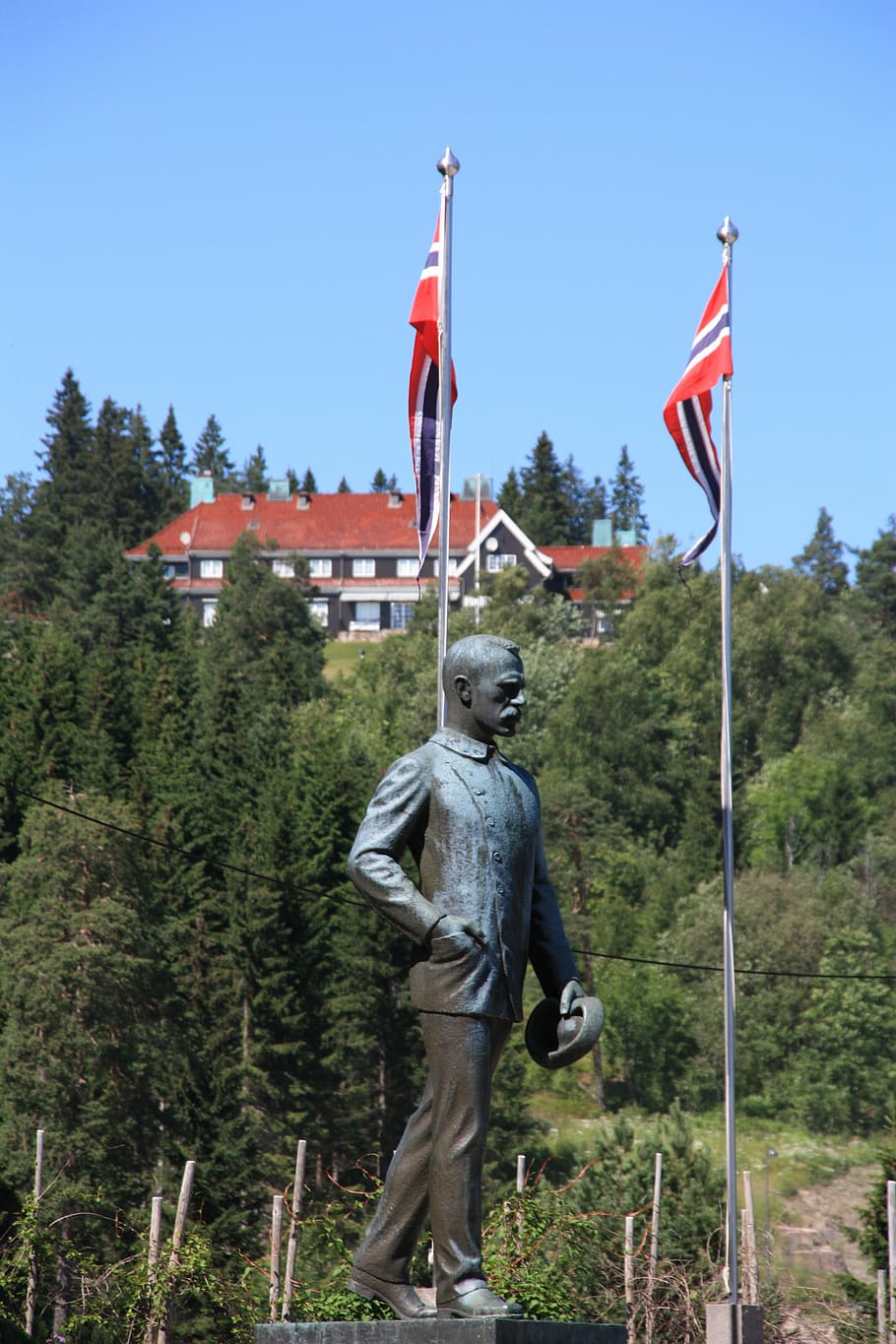Noruega, Holmenkollen, escultura, figura, homem, bandeiras, representação, árvore, estátua, plantar