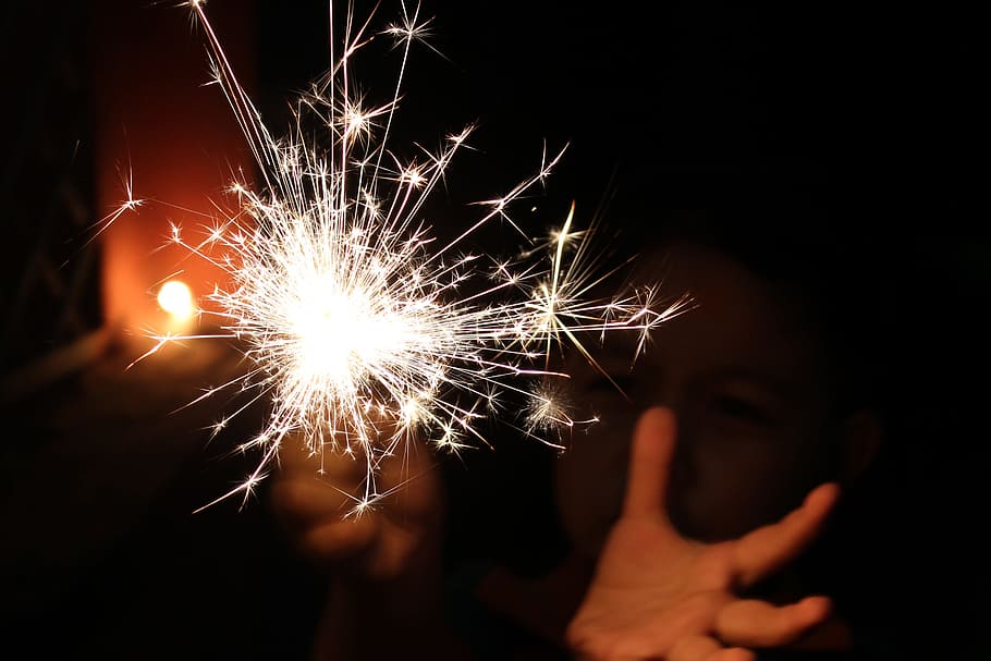 pessoa, segurando, fogo de artifício, período noturno, foto, diamante, festival, luz, Deepavali, Diwali