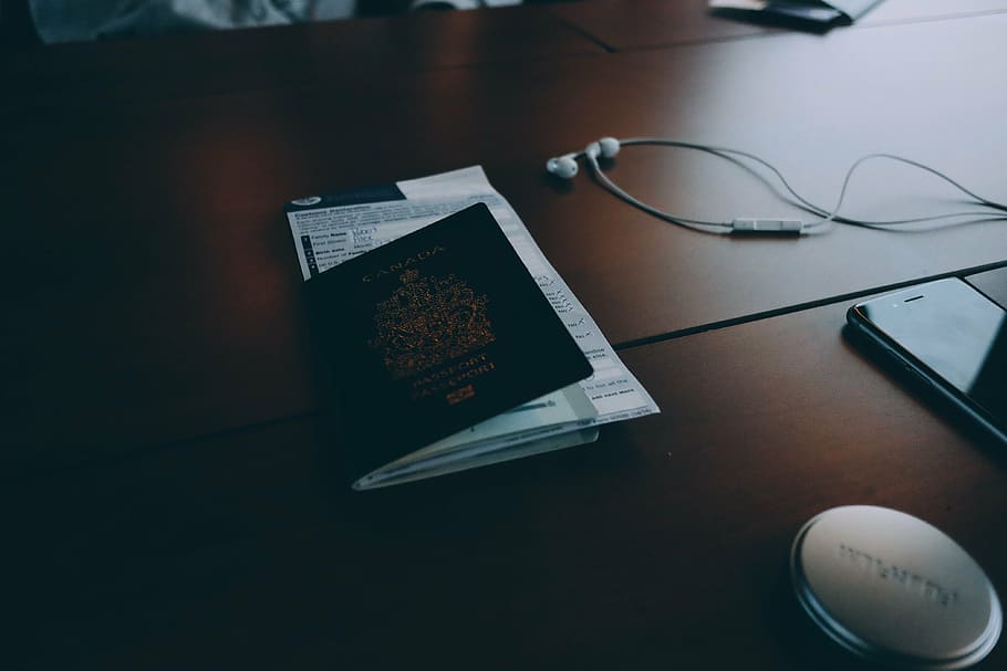 buku paspor, buku, atas, meja, di samping, putih, canalbuds, paspor, perjalanan, transportasi