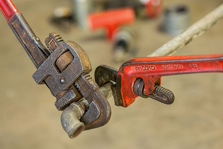 dos, marrón, rojo, llaves de tubería rígidas, plomería, llave para tubos, reparación, mantenimiento, arreglar, herramienta