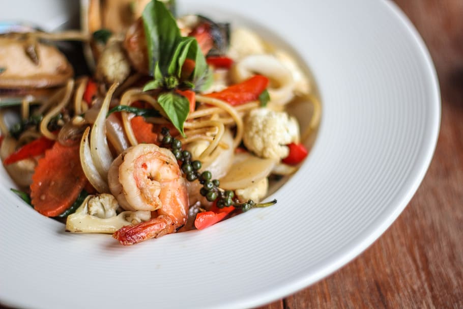 shrimp, vegetable, round, white, ceramic, plate, spaghetti, drunken, line, food