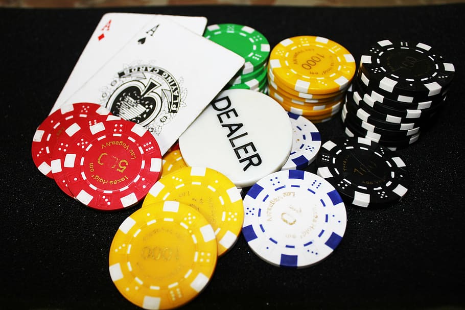 pilha, fichas de pôquer de cores sortidas, ao lado, diamantes, fichas, jogos de azar, cassino, ganhar, jogo, sorte