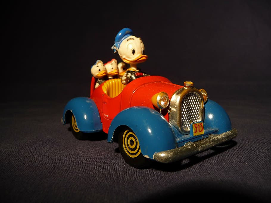 donald duck, driving, vehicle figurine, toys, toy car, antique, collecting, red, blue, transportation