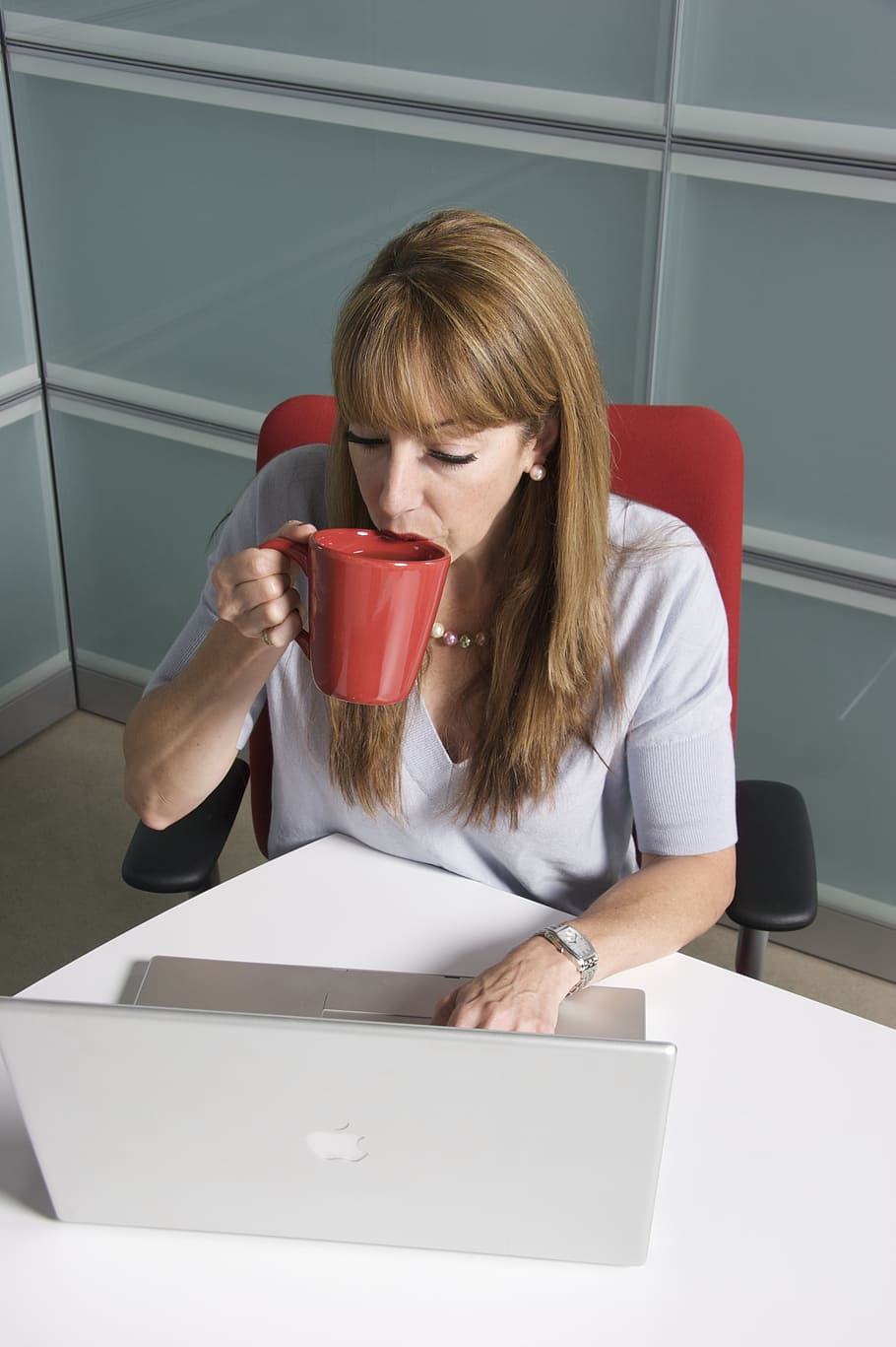 woman, holding, mug, looking, macbook, marketing, women, undertake, business, office