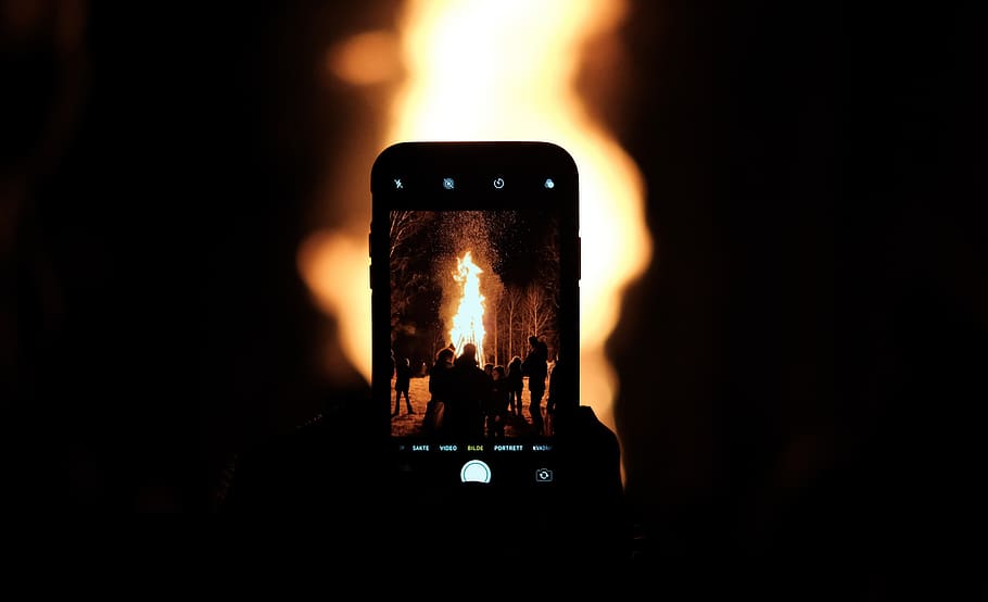Iphone, tangan, orang-orang, api, malam, percikan api, pembakaran, Kilau, perayaan, api unggun
