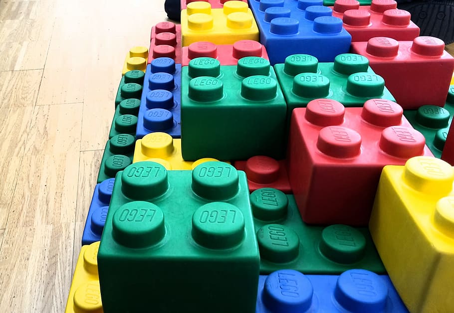 lote de brinquedos de lego de cores sortidas, Lego, blocos de construção, colorido, crianças, jogar, área de recreação, construir, criativa, plástico