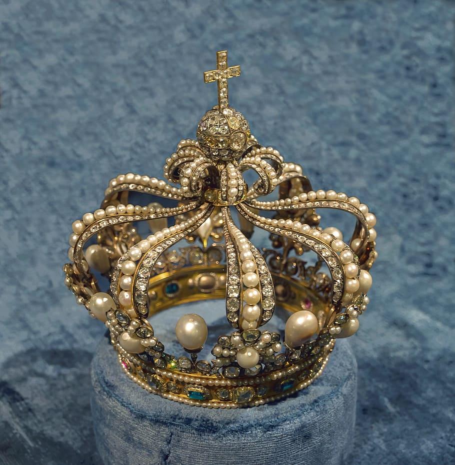 gold-colored crown, gray, cushion, crown, queens, bavaria, germany, europe, jewelry, power