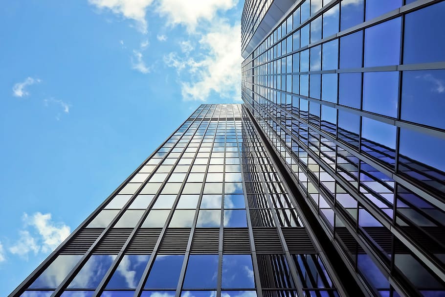 baixo, foto do ângulo, alto, prédio alto, arquitetura, arranha céu, fachadas de vidro, moderno, fachada, céu