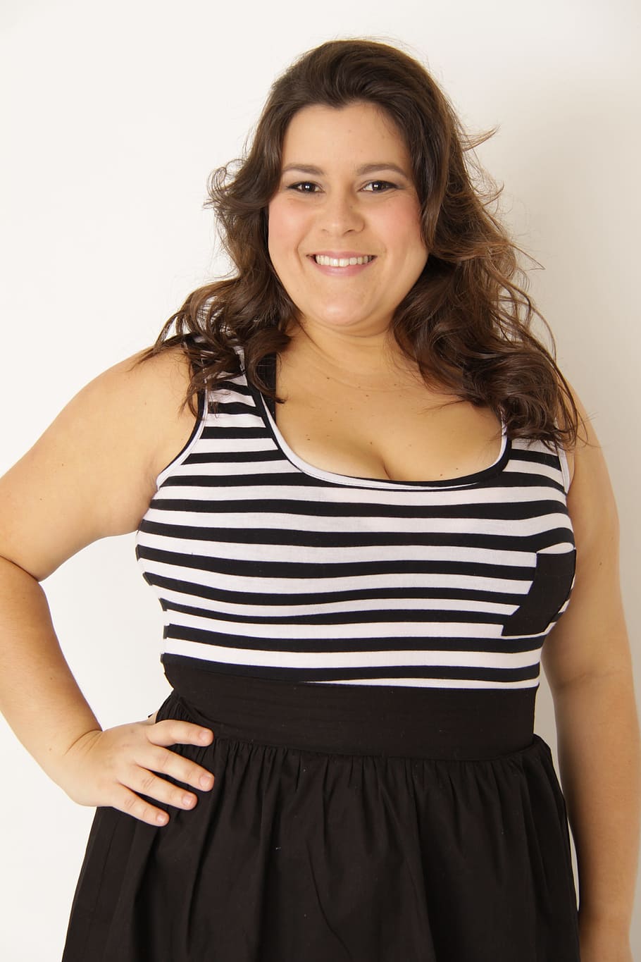 woman, wearing, white, black, striped, scoop-neck sleeveless dress, fat, plus size, portuguese, model