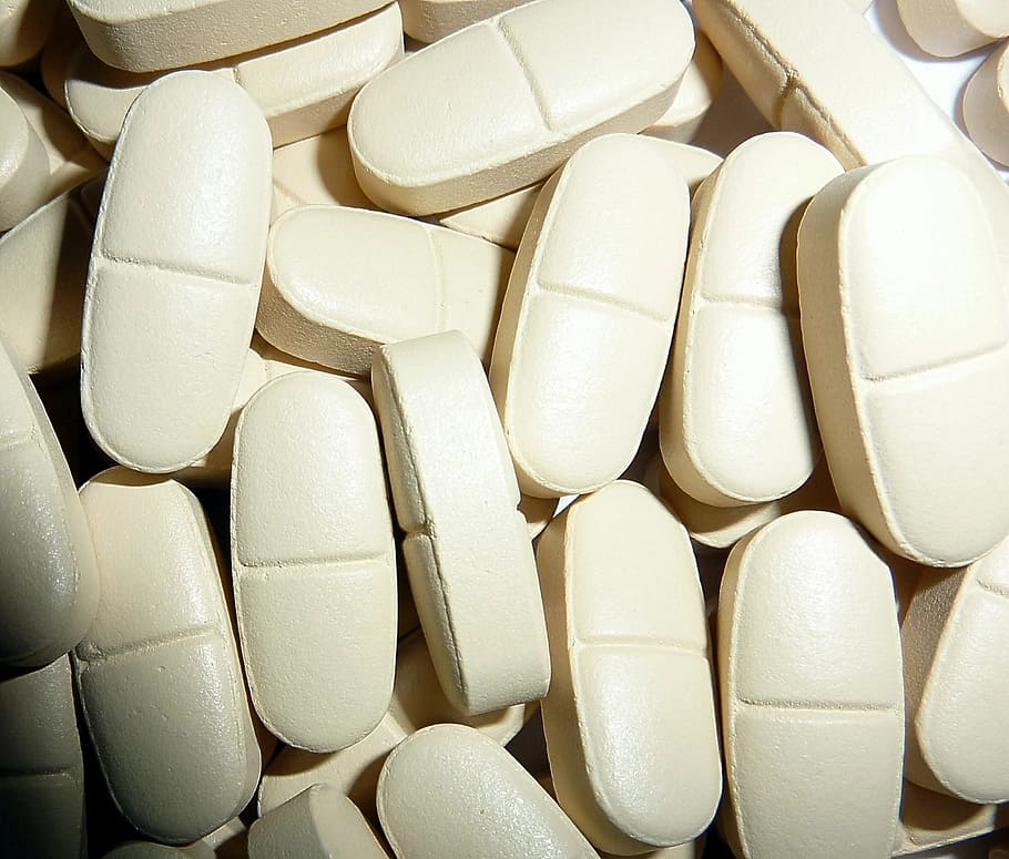 banyak pil putih, pil, obat-obatan, tablet, farmasi, medis, kesehatan, sekelompok besar objek, perawatan kesehatan dan obat-obatan, full frame