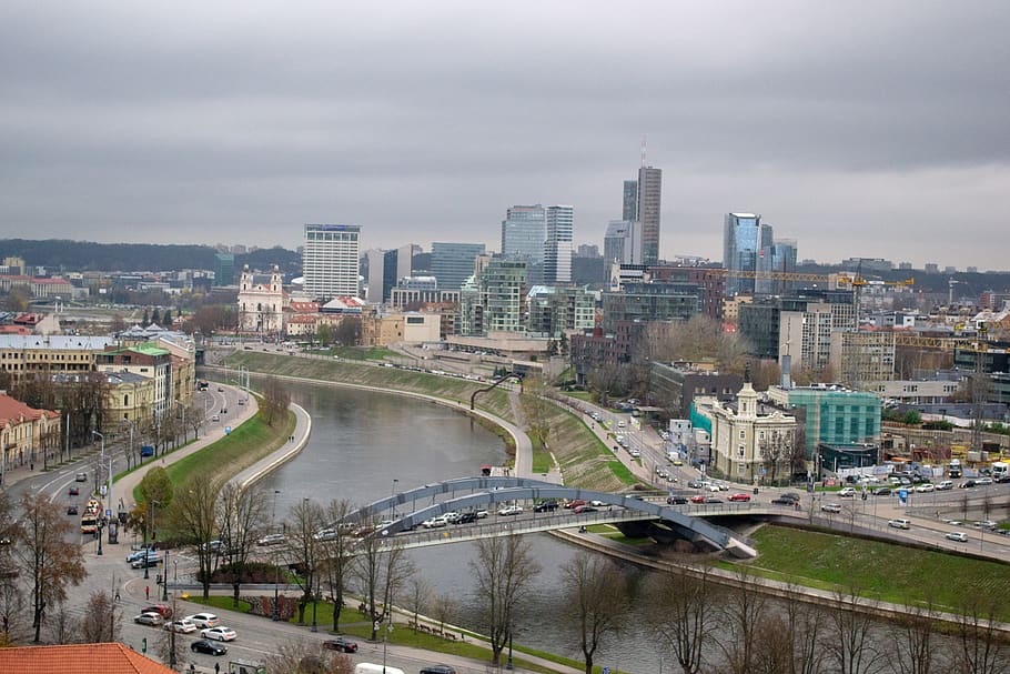 vilnius, lituania, ciudad, moderno, puente, río, edificio, rascacielos, centro, oficinas