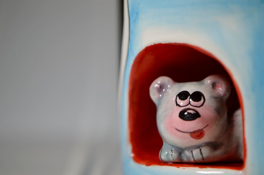 mouse, mouse hole, porcelain, funny, porcelain figurine, background, representation, red, indoors, close-up