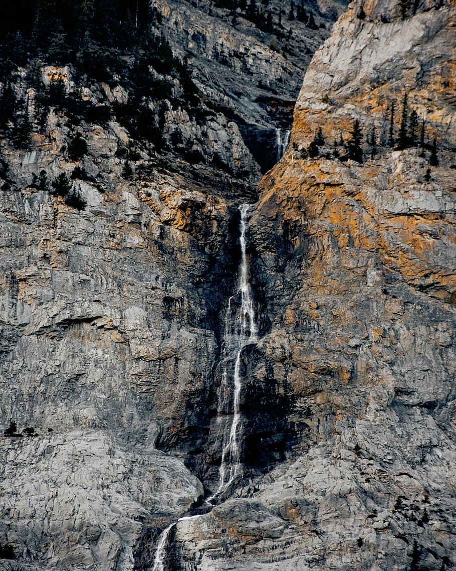 cascadas durante el día, naturaleza, rocosas, montañas, árboles, cascadas, rocas - Objeto, acantilado, roca, roca - objeto