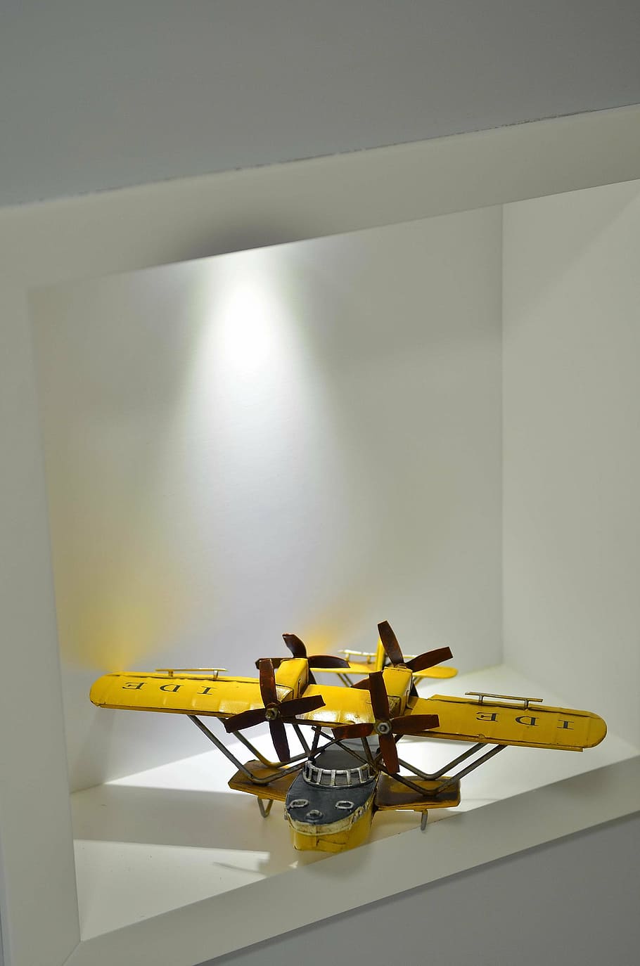 niche, lighting, plane, decoration, yellow, indoors, wall - building feature, home interior, architecture, illuminated
