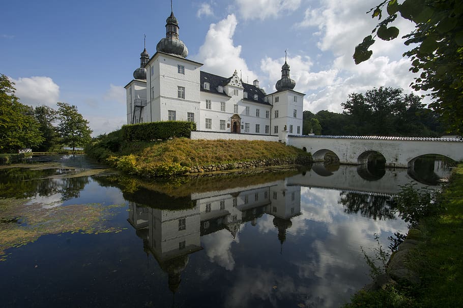 castle, mirror image, reflection, engelsholm, moat, architecture, jutland, denmark, built structure, sky