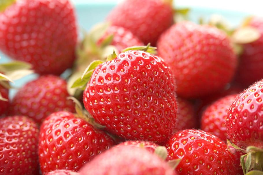 bunch of strawberries, strawberries, summer, sweet, delicious, fruit, red, fruits, eat, healthy