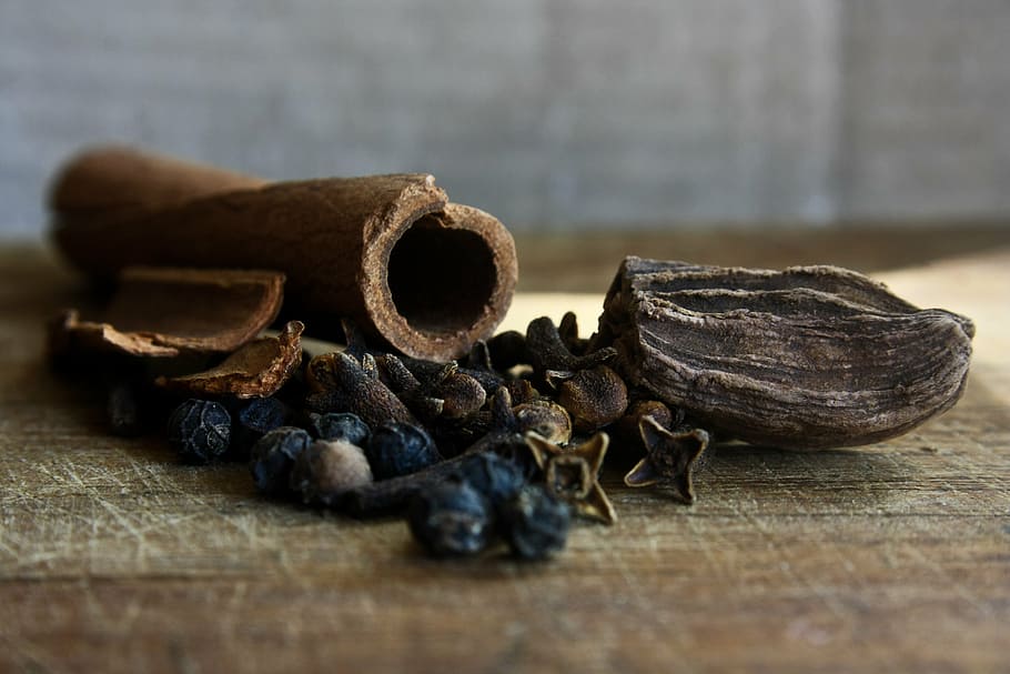 spices, cinnamon, cloves, indian, curry, exotic, food and drink, food, selective focus, still life