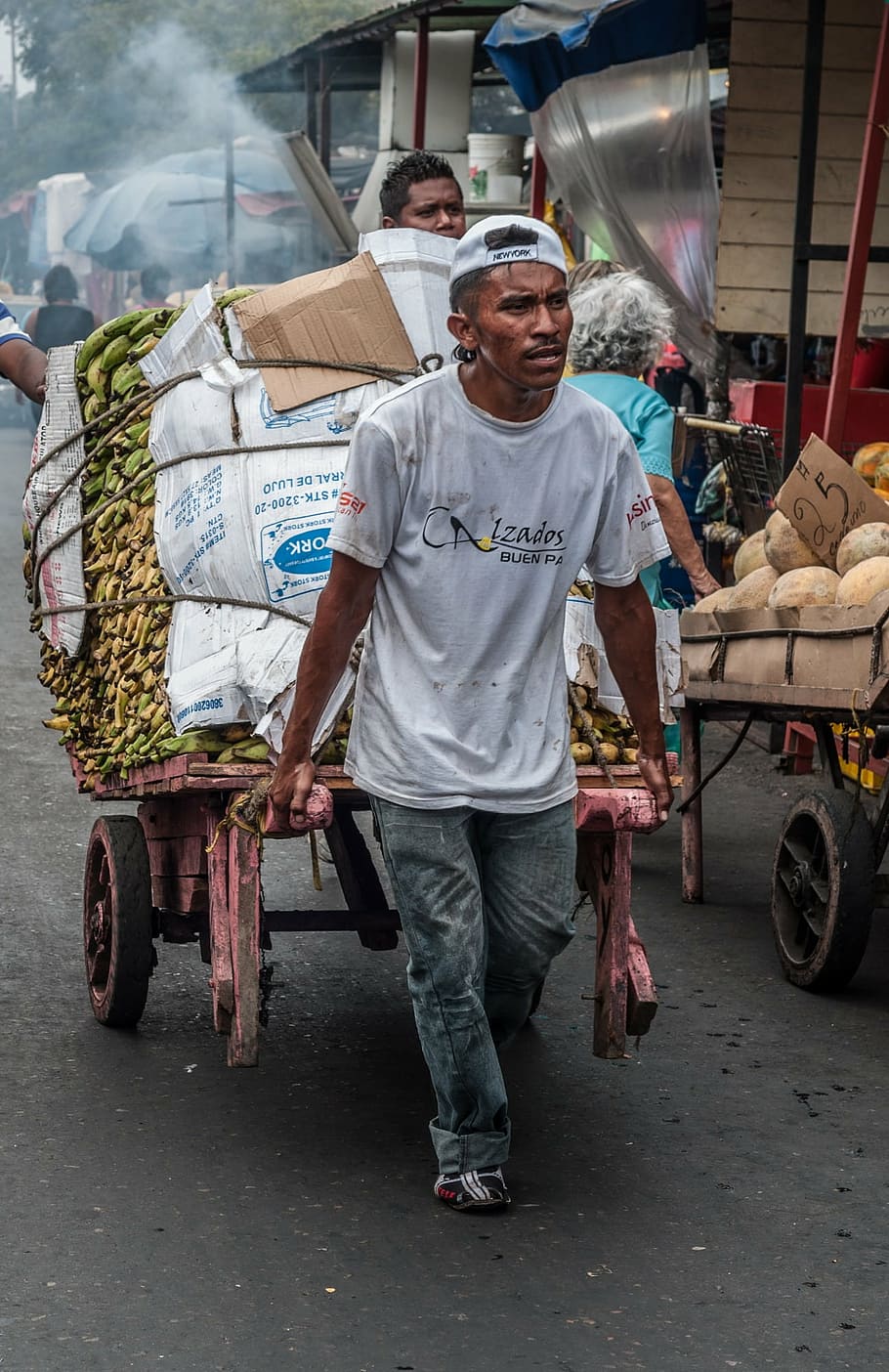 maracaibo, venezuela, manusia, bekerja, gerobak, pasar, menarik, memuat, pisang, luar