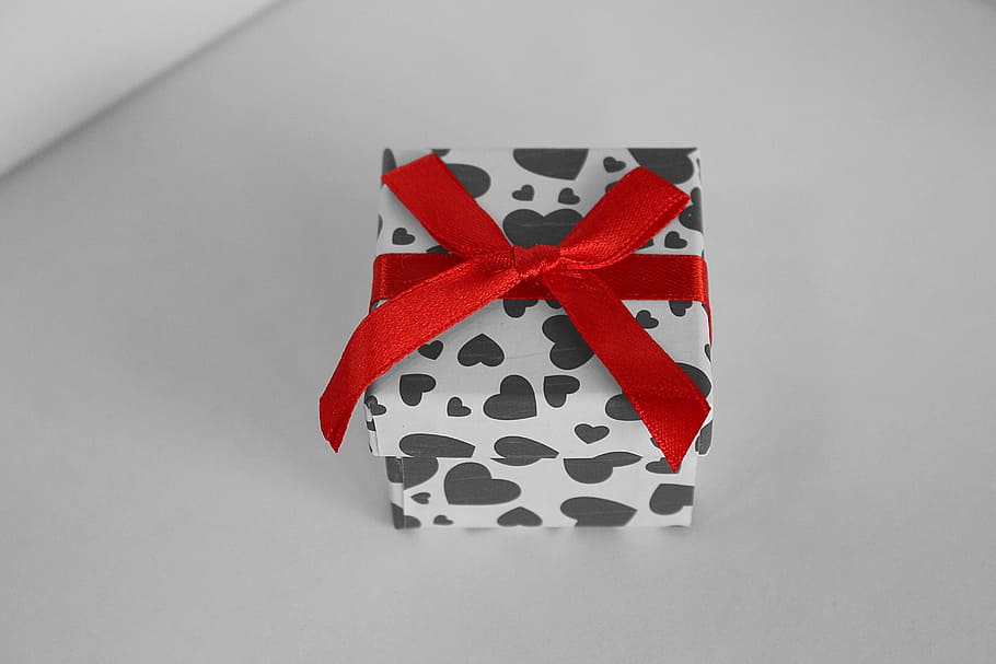gift box, gift, valentine's day, heart, love, studio shot, red, ribbon, bow, holiday