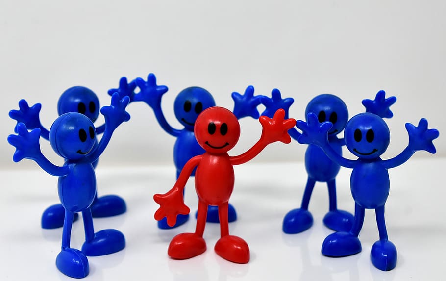 merah, stickman, dikelilingi, lima, biru, patung stickman, smilies, tim, bersama-sama, pemimpin tim