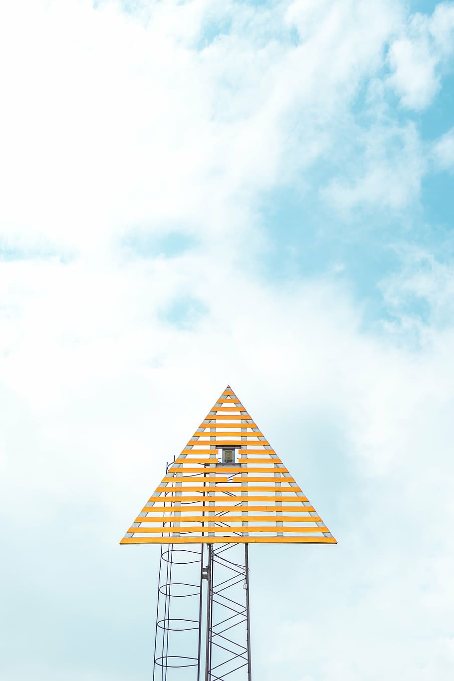 pirámide, nublado, cielo obras de arte, triangular, torre, cámara, azul, cielo, nube, signo