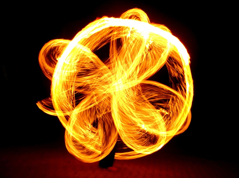 foto de bailarina de fuego, fuego, poi, feuerpoi, malabares, malabarista, edad media, llama, flor, flor de llama