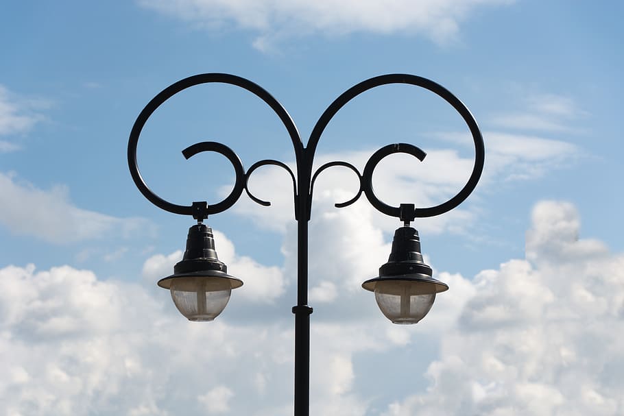 Duplo, poste de luz, bánfihunyad, lâmpada dupla, luz de rua, lâmpada elétrica, céu, arquitetura, ao ar livre, decoração