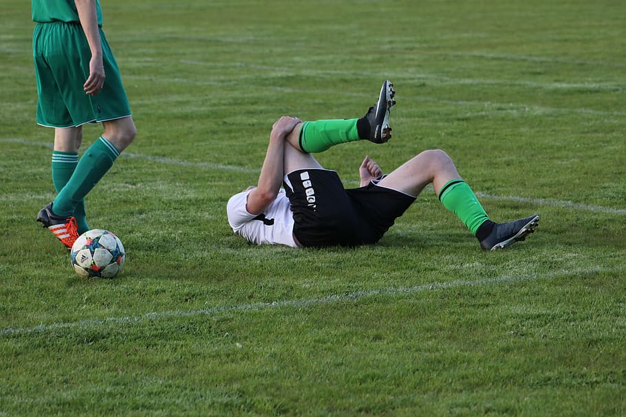 injury, foul, kick, football, footballers, knee, ball, grass, play, sport