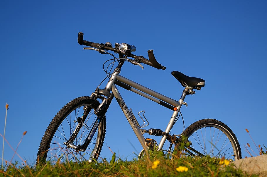 sepeda hardtail abu-abu, sepeda, tur sepeda, naik sepeda, bersepeda, sepeda gunung, tur, jauh, rekreasi, pengendara sepeda