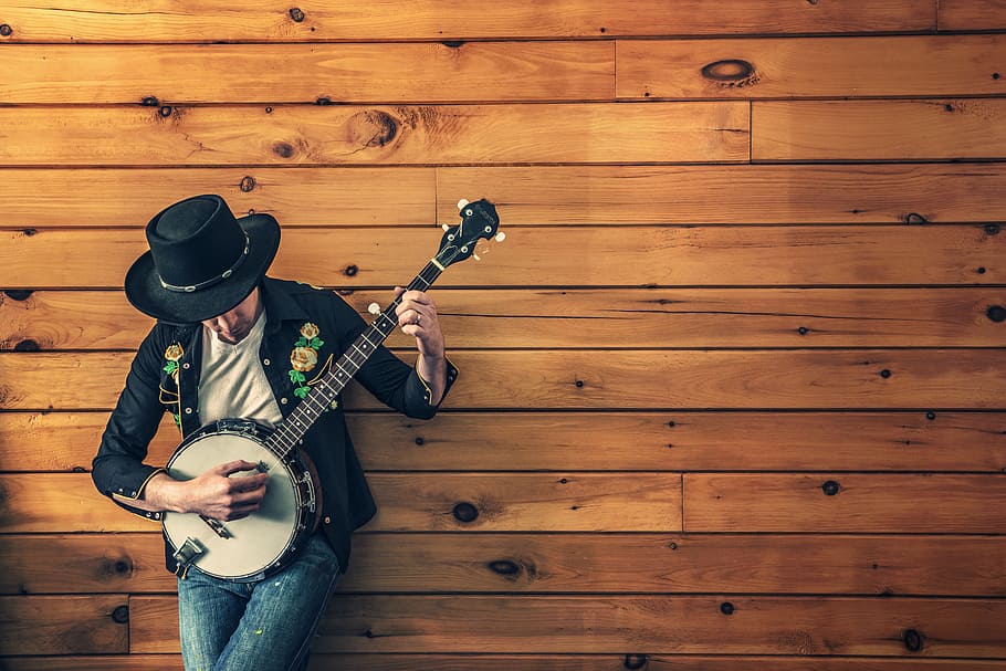 man, black, quarter-sleeved shirt, blue, jeans, holding, banjo, musician, country song, ukulele