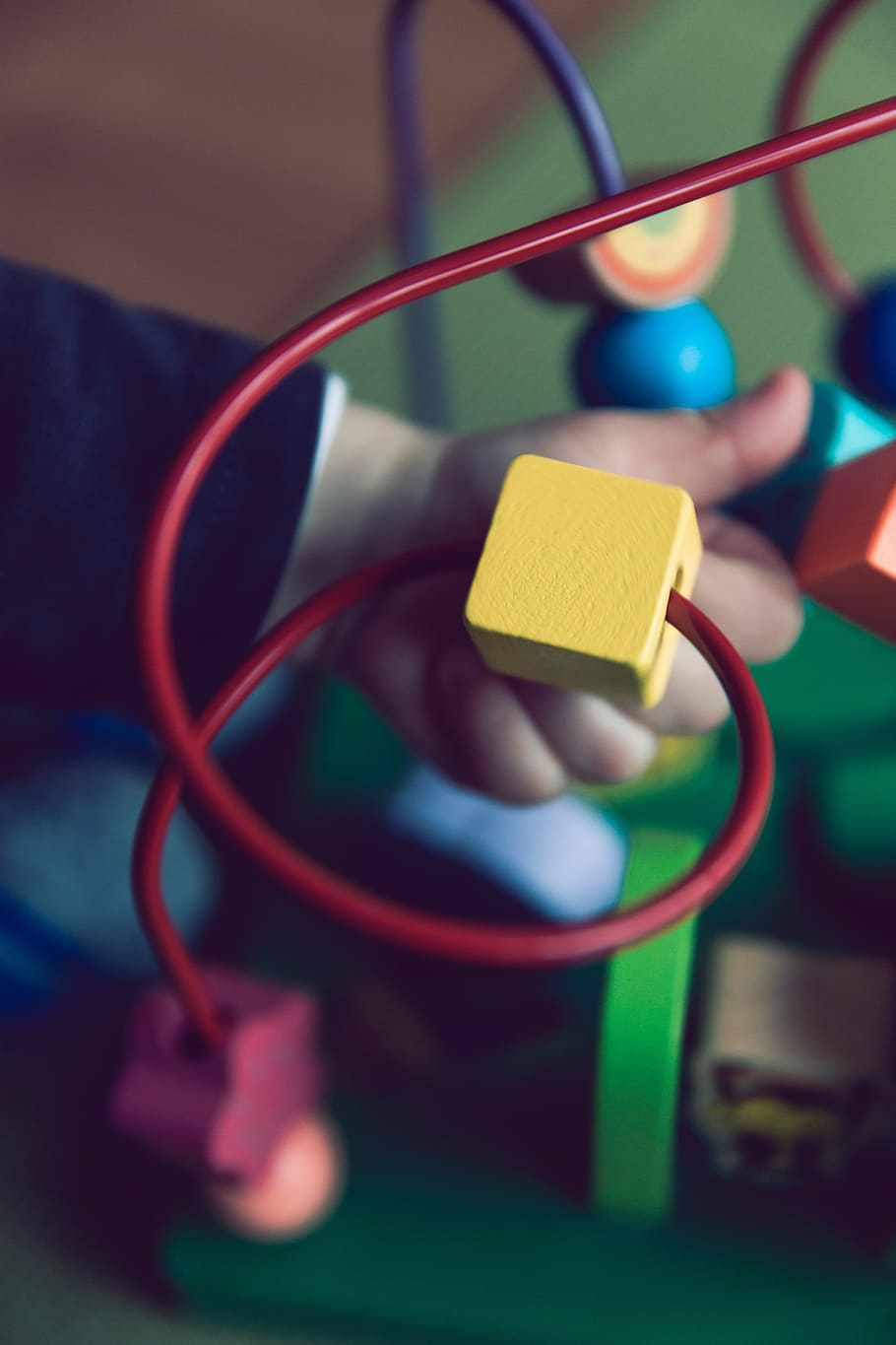 persona, juguete de rompecabezas de alambre, cubo, art, diseño, juguete, cable, caja, formas, amarillo