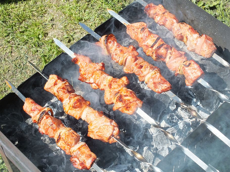 Shish Kebab, Fuego, Mangal, verano, en la naturaleza, vacaciones, barbacoa, brasas, picnic, sabroso