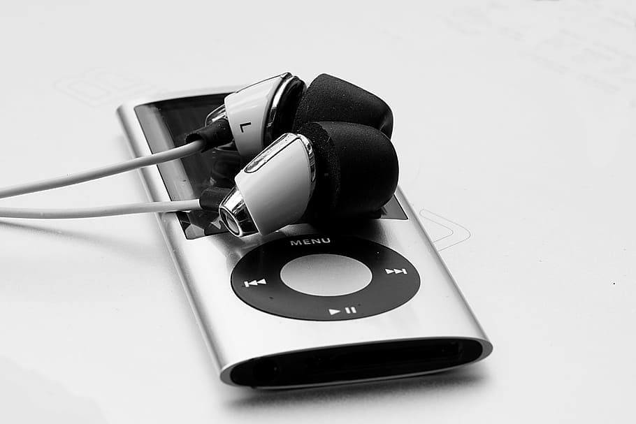 silver ipod nano, earphones, ipod, ipod nano, apple, nano, headphones, mp3, music, in ears