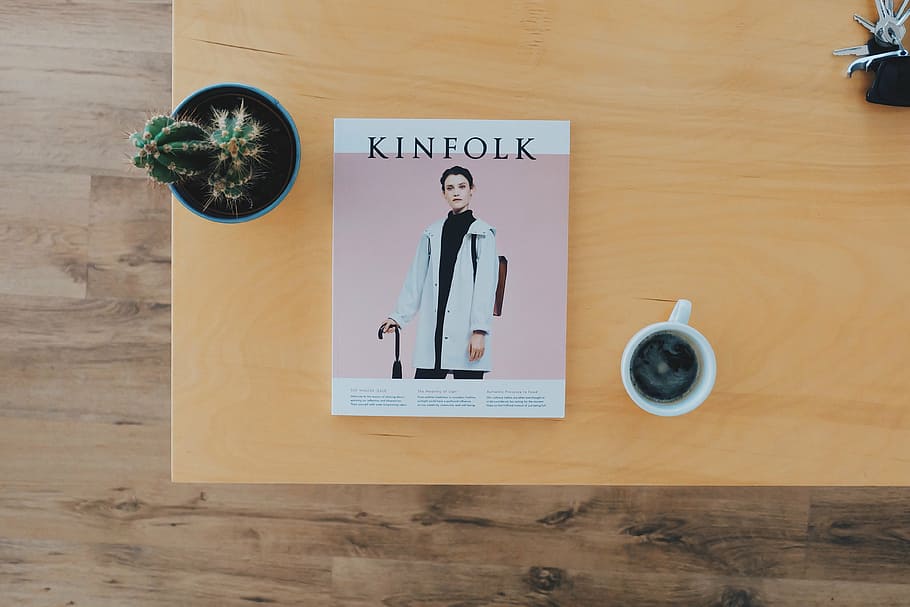 poster kingfolk, di samping, keramik, mug, meja, majalah, jurnal, berkala, kopi, espresso