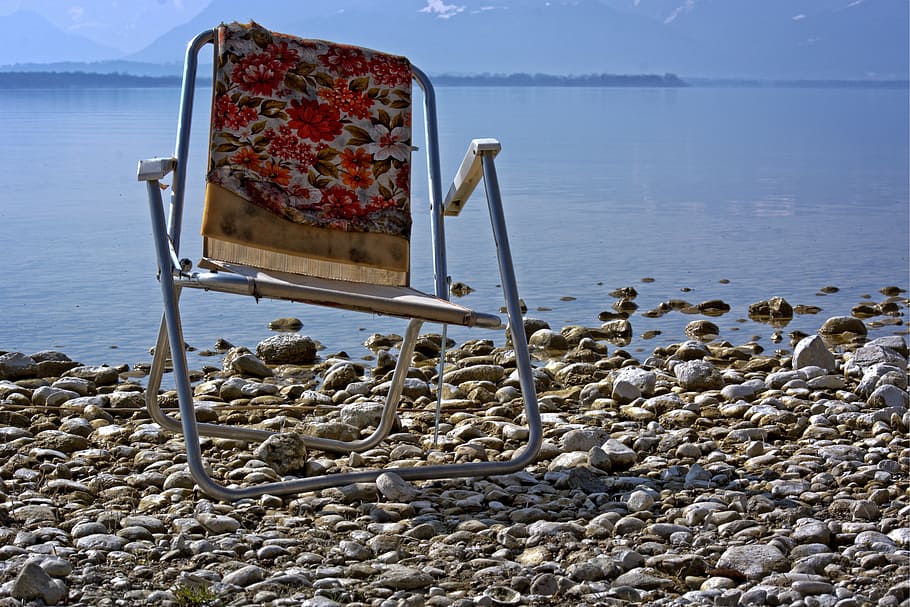 gray, red, floral, folding, seashore, Camping, Chair, Old, camping chair, garbage