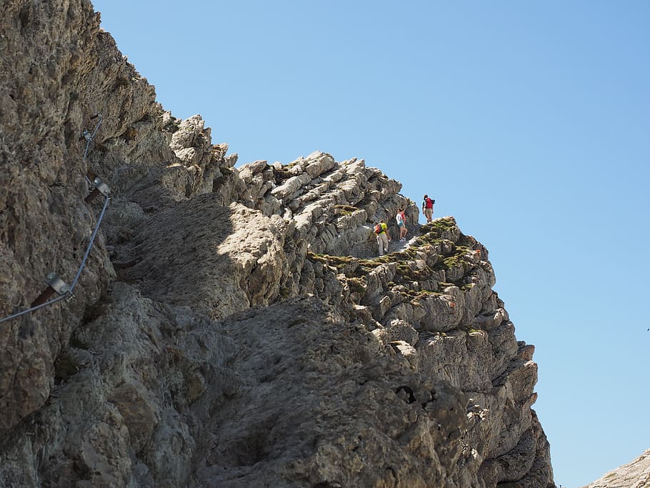 Скальные гребни. РОП скала. Скала гребешок. Веревка скалы. Сайт каньон Дахаб альпинисты.