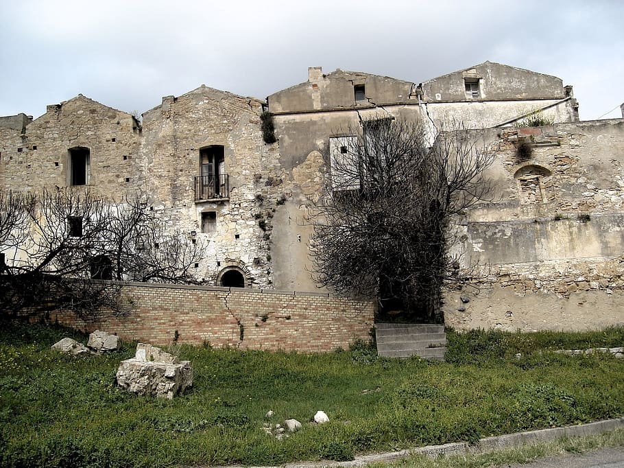 craco, homeless, earthquake, italy, abandoned village, nature reclaiming space, architecture, building exterior, built structure, building