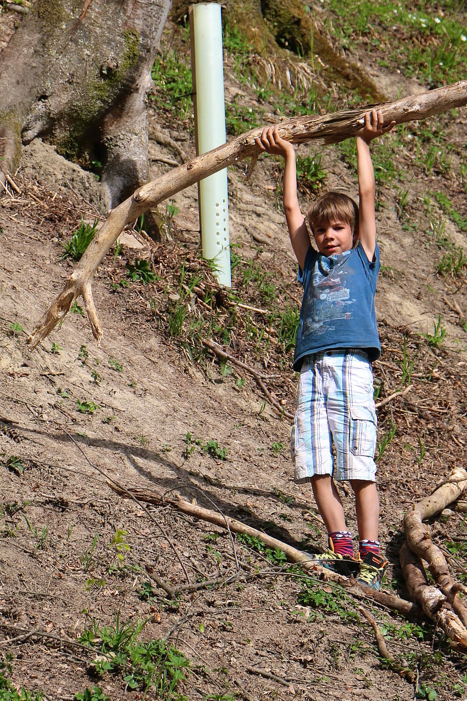 child, construction pole, large, strong, strength, self-confidence, outdoors, people, nature, boys