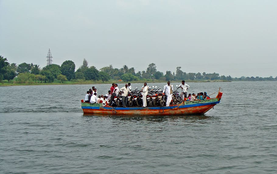 Rio Krishna, Rio, Barco, Ilha, Bagalkot, Karnataka, Índia, Embarcação náutica, Transporte, Grupo médio de pessoas