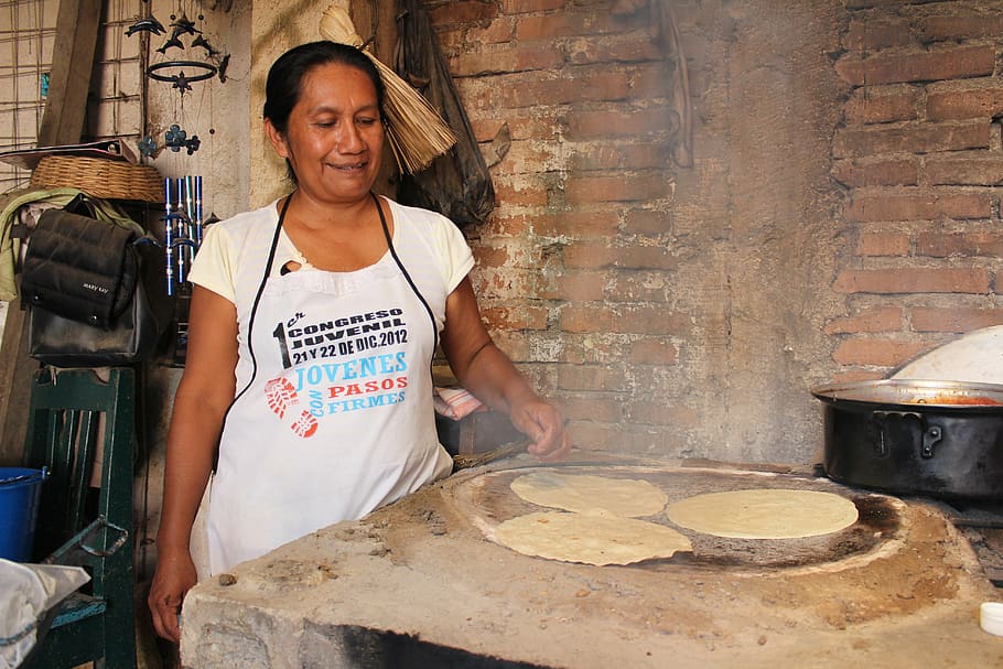 obrolan, oaxaca, meksiko, India, asli, perempuan, kemiskinan, pakaian tradisional, tradisi, keahlian memasak