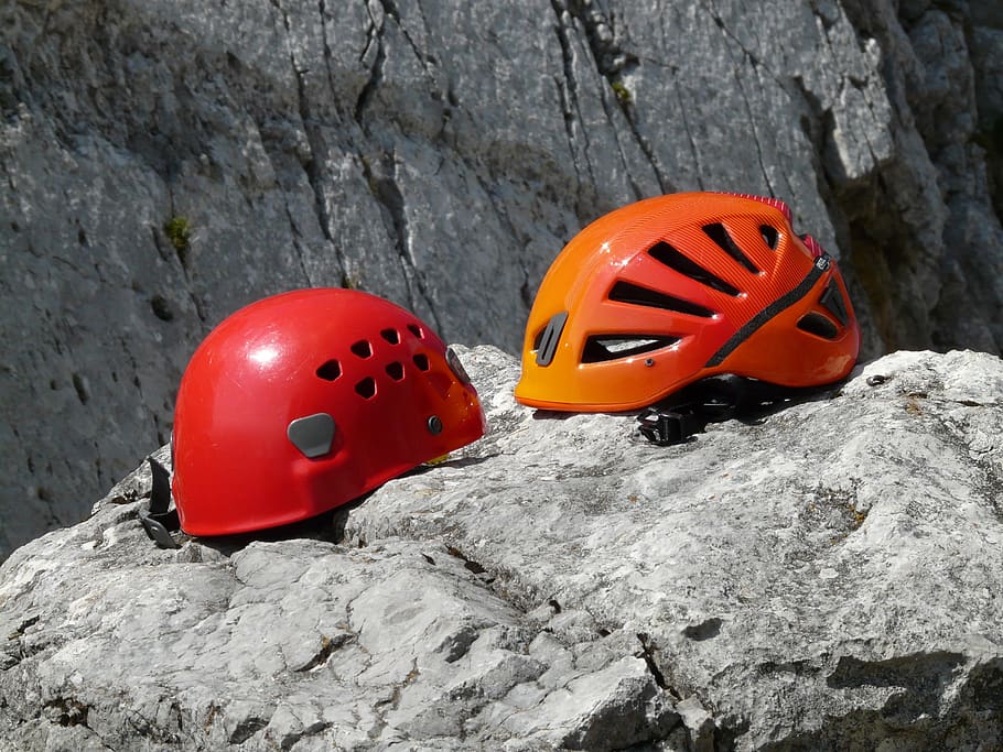cascos, cascos de escalada, cascos de escalada deportiva, protección, seguridad, caída de rocas, protegido, equipo de escalada, equipo, rojo