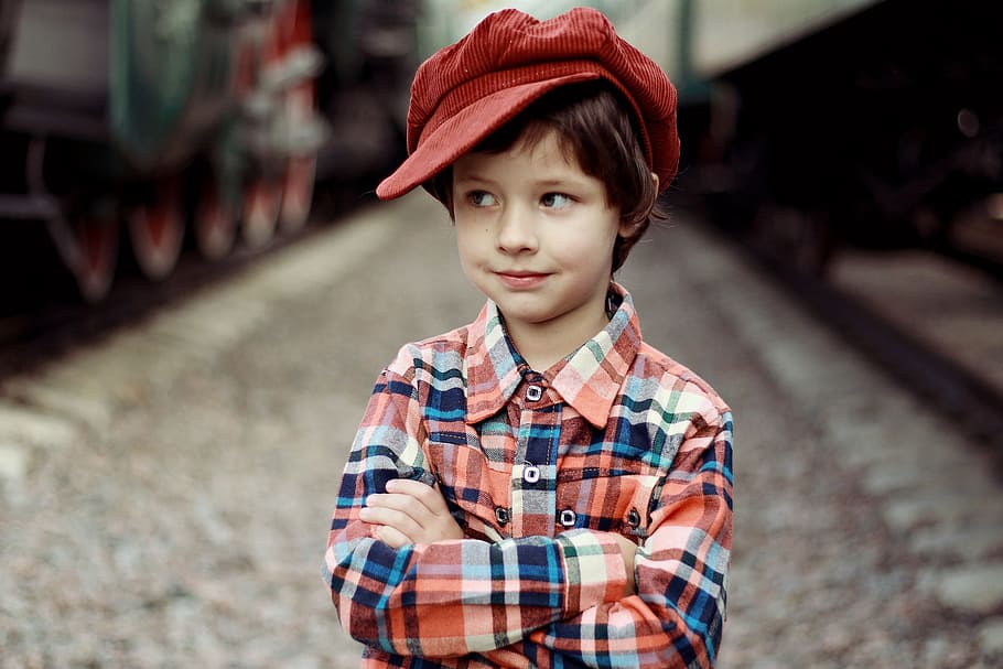 standing, boy, plaid, long-sleeved, shirt, red, newsboy hat, cap, smile, tomboy