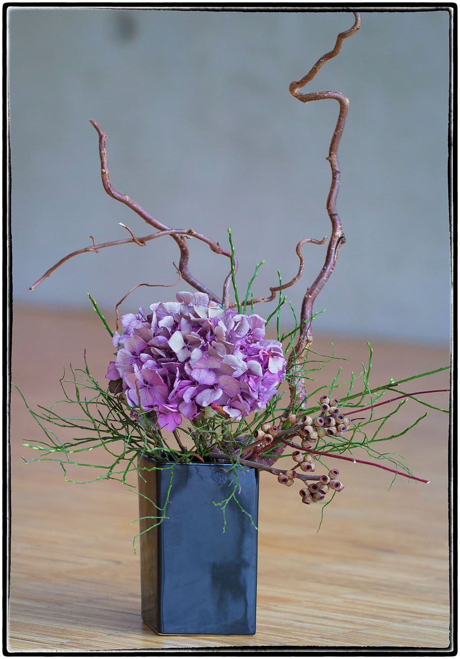 Rosa, hortensias, azul, centro de mesa florero, marrón, madera, superficie, Ikebana, flor, violeta