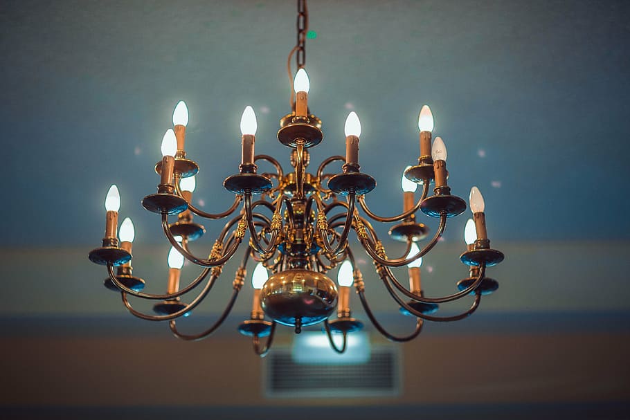 shallow, focus photography, brown, uplight chandelier, light, chandelier, lighting, lamp, candlestick, crystal chandelier