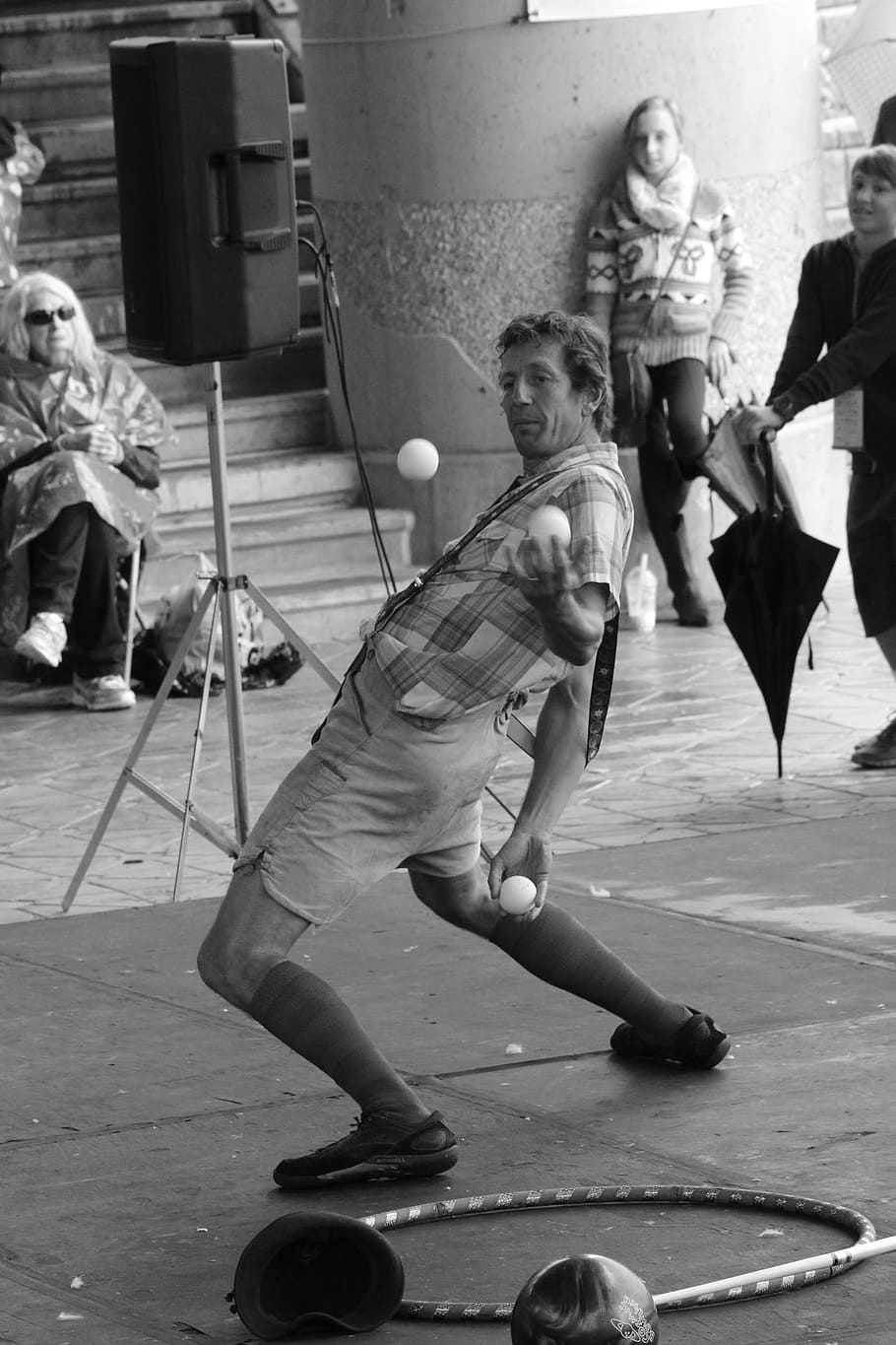juggler, agility, entertainment, performance, juggling, concentration, ball, fun, acrobatic, male