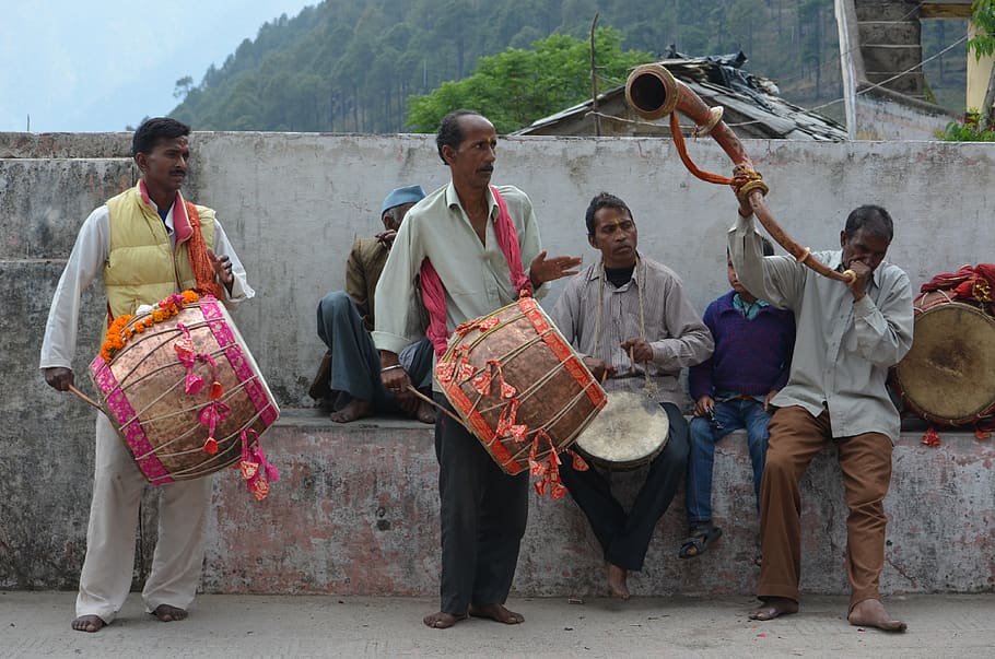 bateristas, cultura, percusión, celebración, cultura india, bateristas del Himalaya, cultura del Himalaya, rojo, tambor, folk