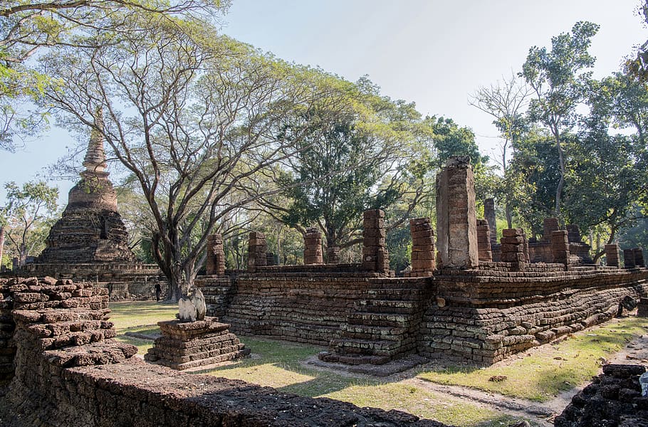 Tailandia, Sukhothai, parque histórico, ruinas, restos del antiguo palacio real, templo, estatuas de Buda, historia, pasado, lugar de culto