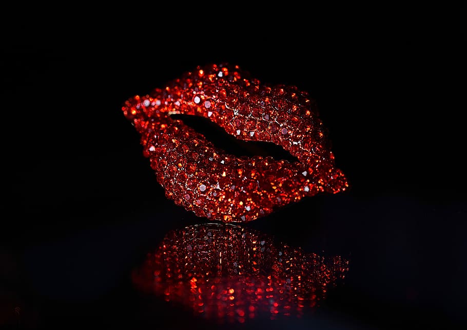 Ilustración de labios rojos, rojo, brillo, labios, beso, fondo negro, foto de estudio, en interiores, sin gente, creatividad