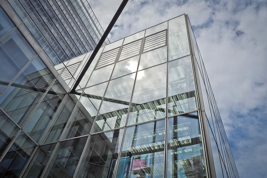 edifício de vidro claro, arquitetura, fachada, prédio de escritórios, moderno, janela, construção, arquitetura moderna, düsseldorf, vidro